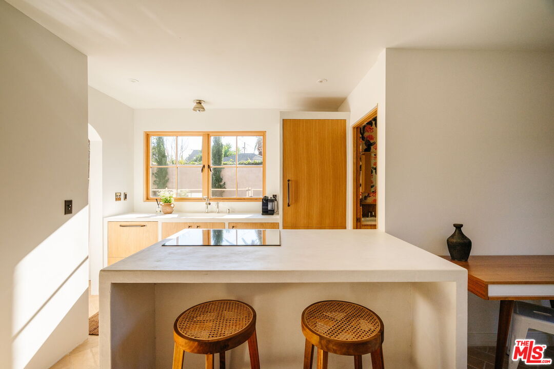 Los Angeles Condo: 2640 Clyde Avenue