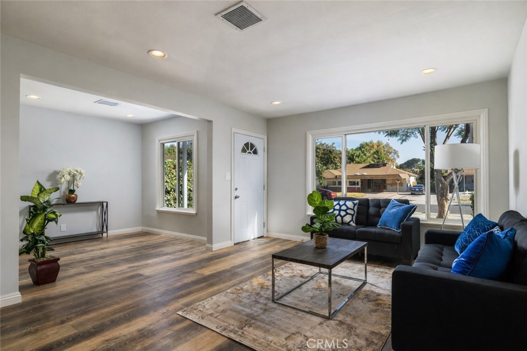 Reseda Condo: 6441 Amigo Avenue