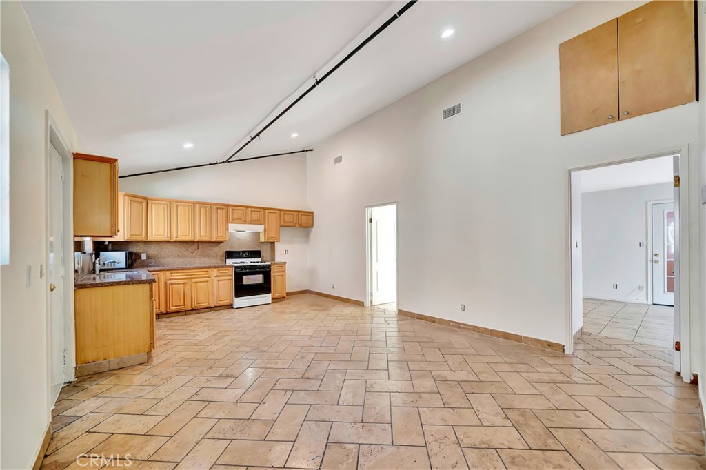 Reseda Condo: 6933 Amigo Avenue