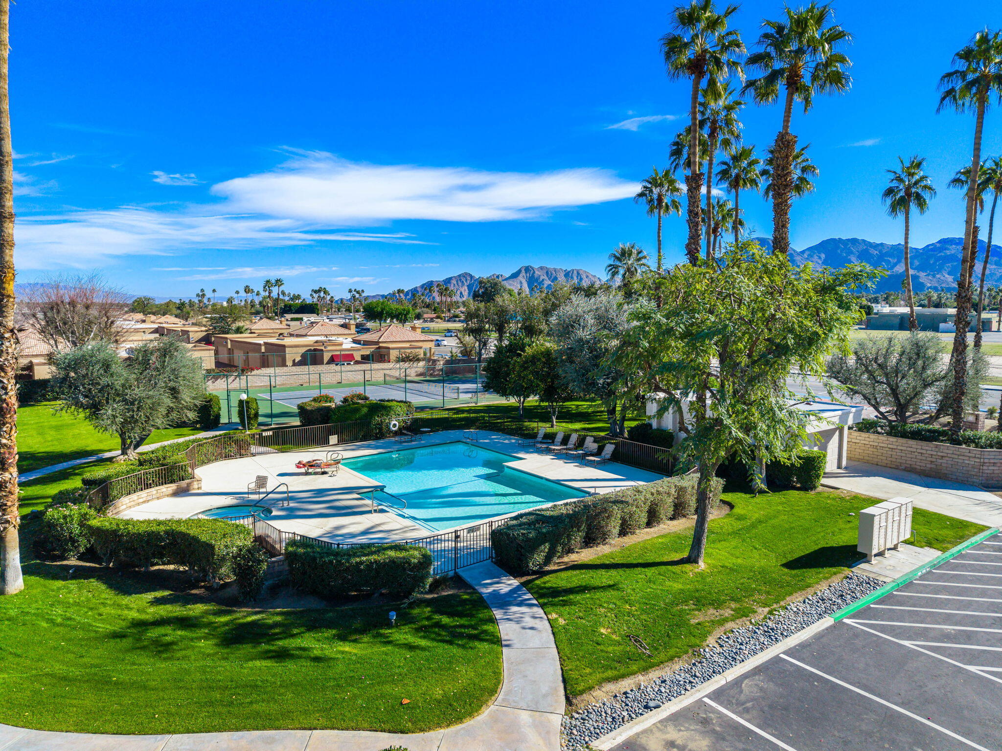 Palm Desert Condo: 255 Vía Rengo