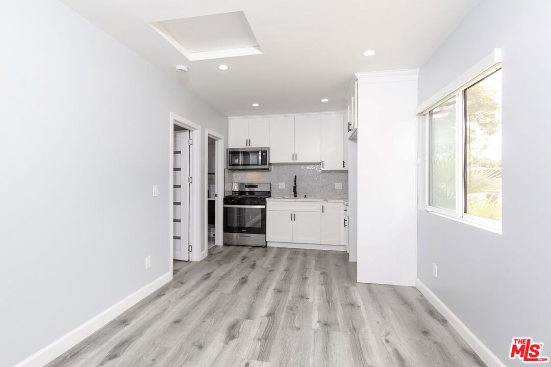 Reseda Condo: 7420 Vanalden Avenue