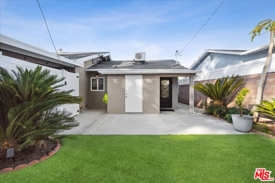 Chatsworth Condo: 9728 Kessler Avenue