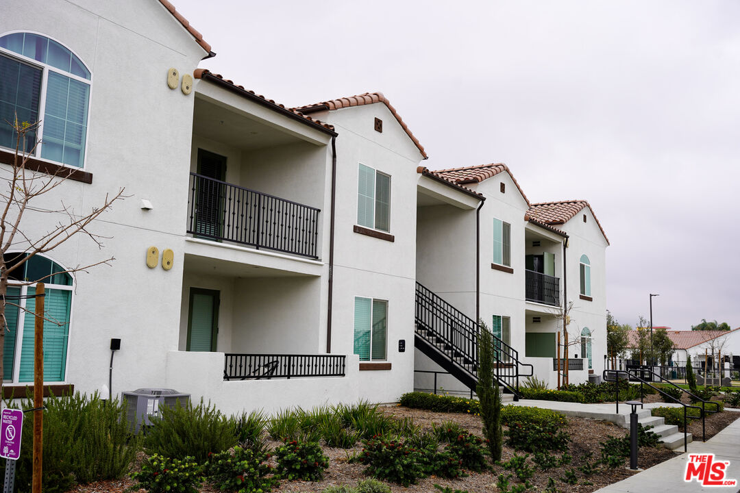 Perris Condo: 2700 North Perris Boulevard