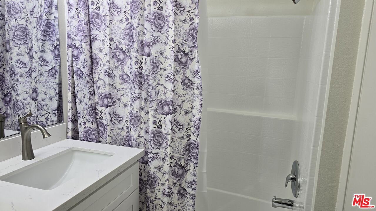 Glendale Condo: 330 Cameron Place