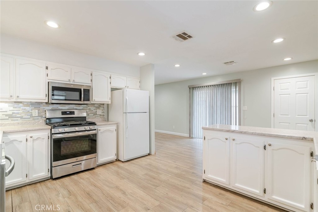 North Hollywood Condo: 6539 Coldwater Canyon Avenue