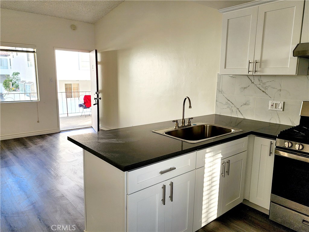 Redondo Beach Condo: 208 North Catalina Avenue