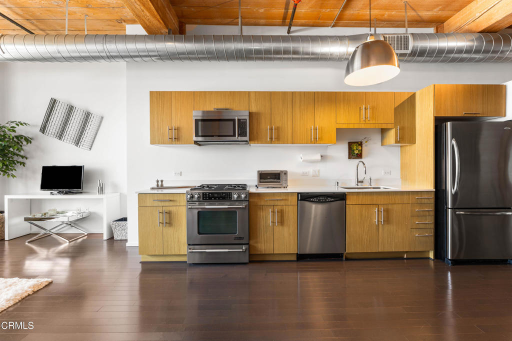 Los Angeles Condo: 530 South Hewitt Street