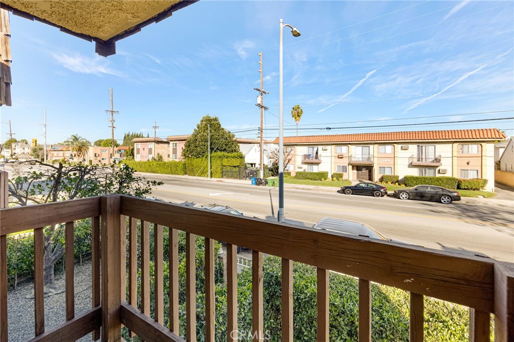 Los Angeles Condo: 13838 Vanowen Street