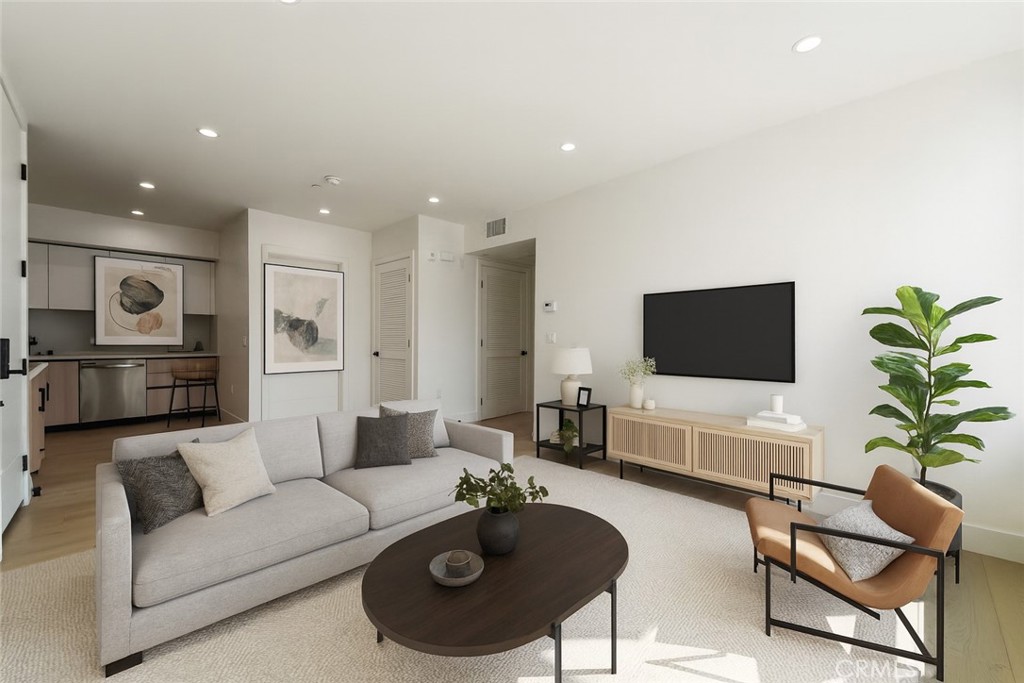 Van Nuys Condo: 7510 Sepulveda Boulevard