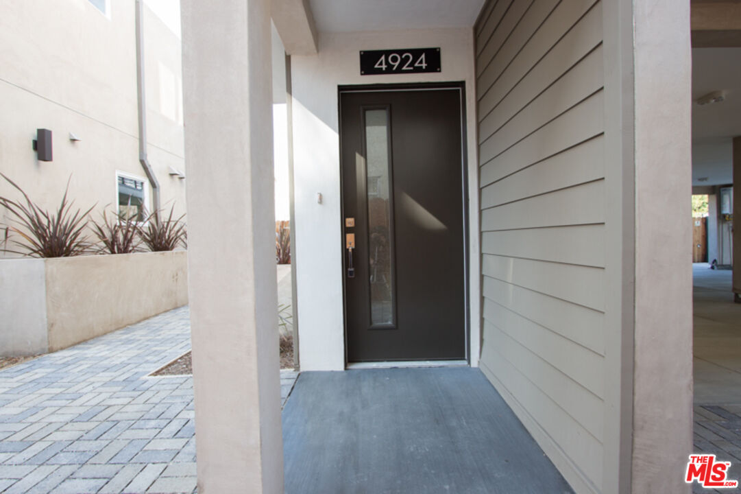 Valley Village Condo: 4924 Laurel Canyon Valley Village