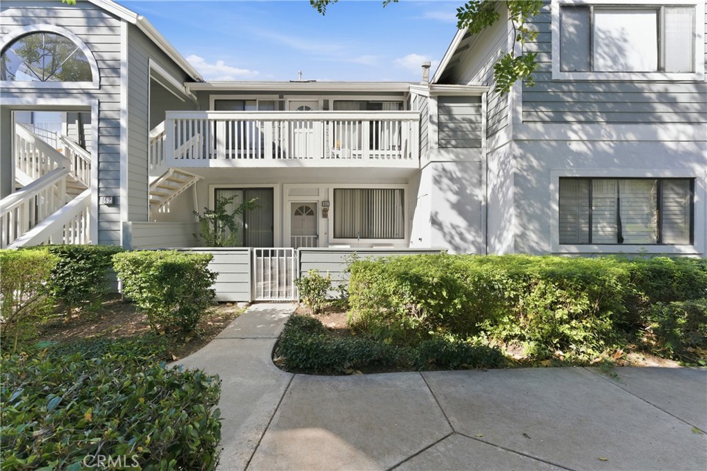 Irvine Condo: 60 Remington