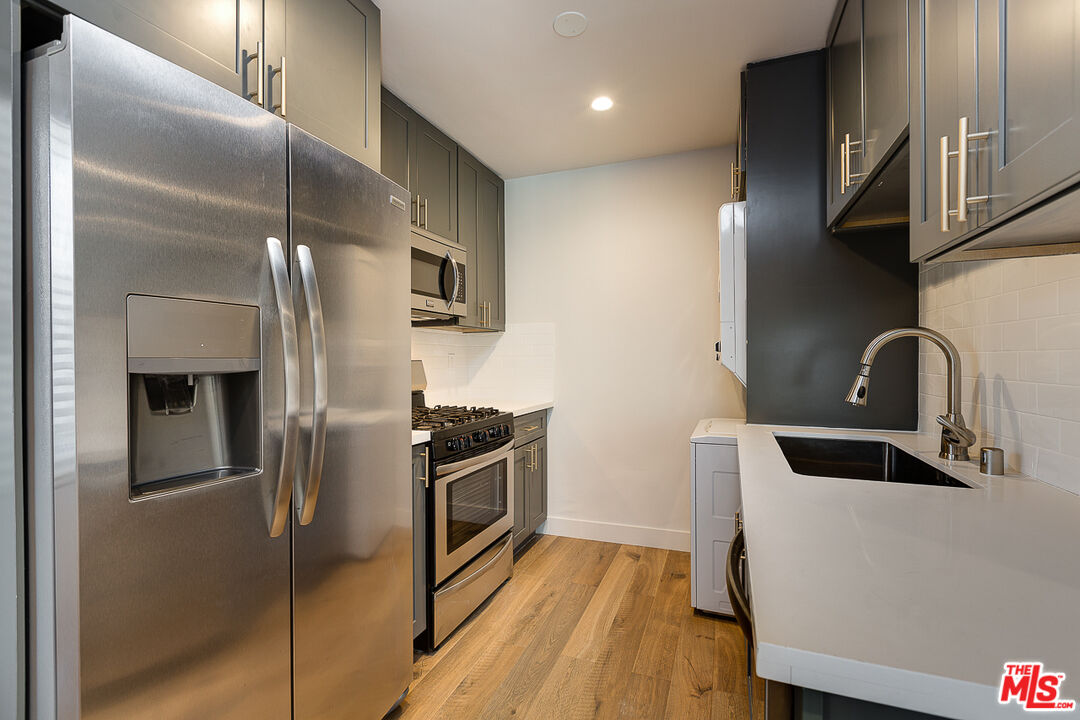 Los Angeles Condo: 845 South Kenmore Avenue