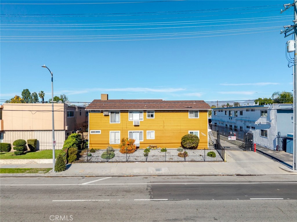 North Hollywood Condo: 13015 Vanowen Street
