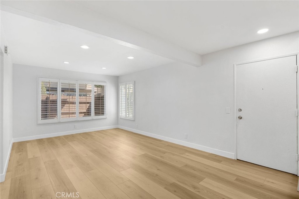 North Hollywood Condo: 7435 Shadyglade Avenue
