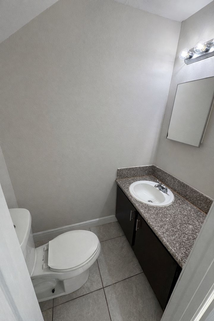 Leesburg Condo: 1199 Bentley Road