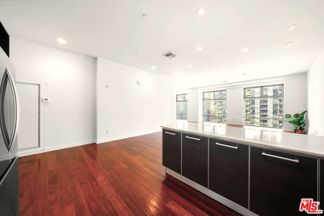 Los Angeles Condo: 801 South Grand Avenue