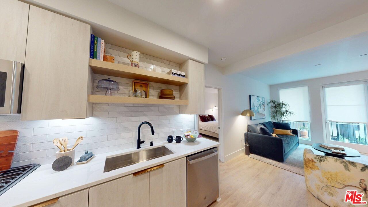 Long Beach Condo: 250 East Broadway