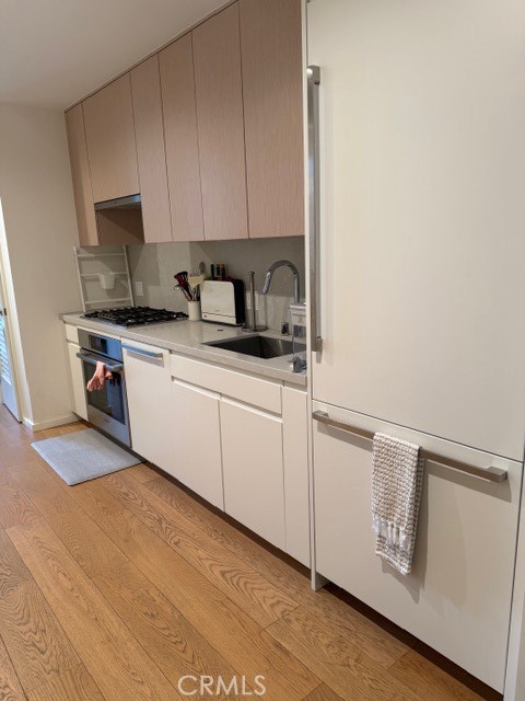 Los Angeles Condo: 877 Francisco Street