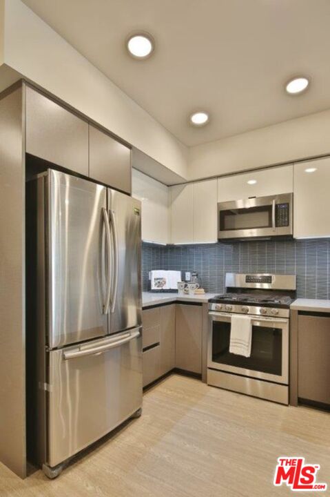 Los Angeles Condo: 837 South Harvard Boulevard