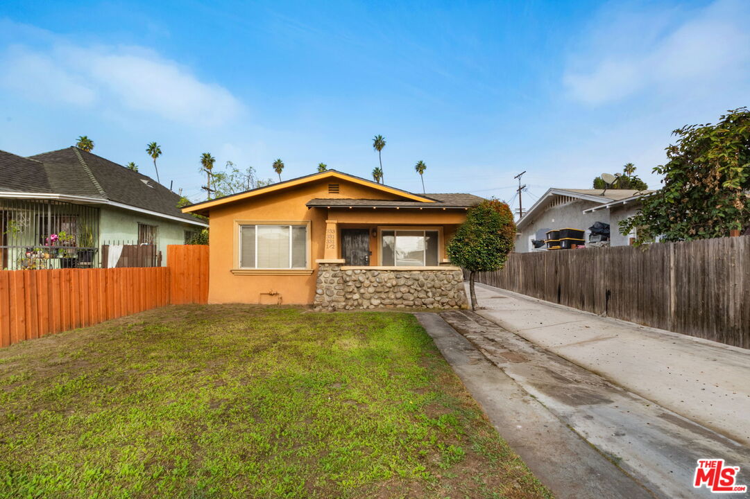 Los Angeles Condo: 333 West 70th Street