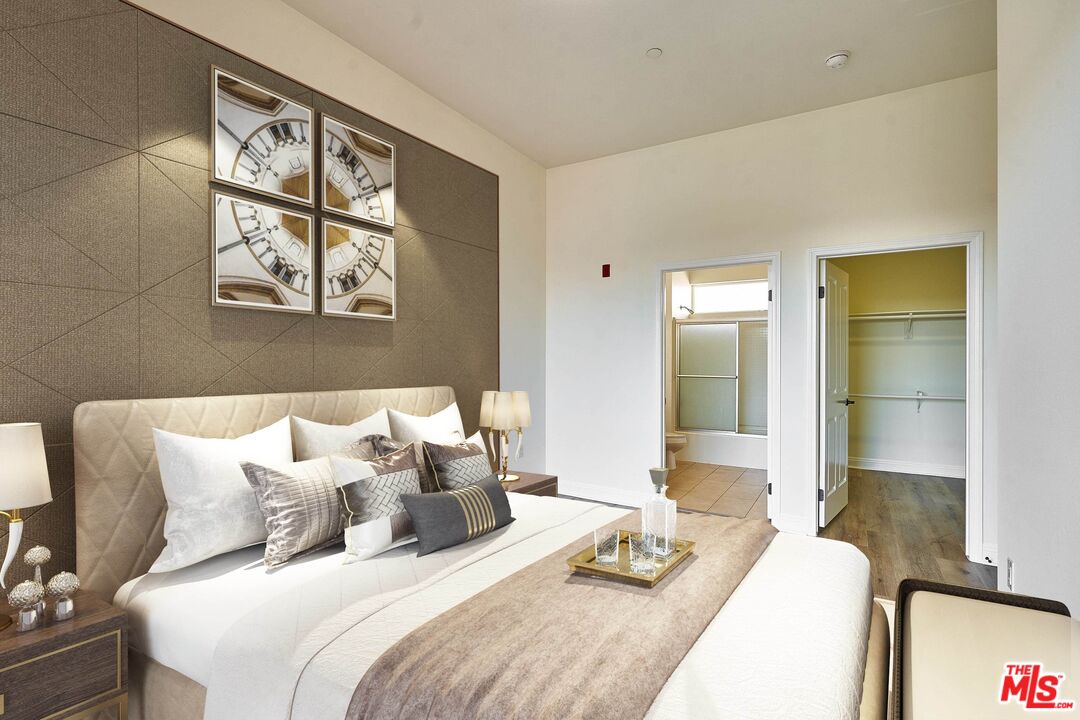 Los Angeles Condo: 345 South Gramercy Place