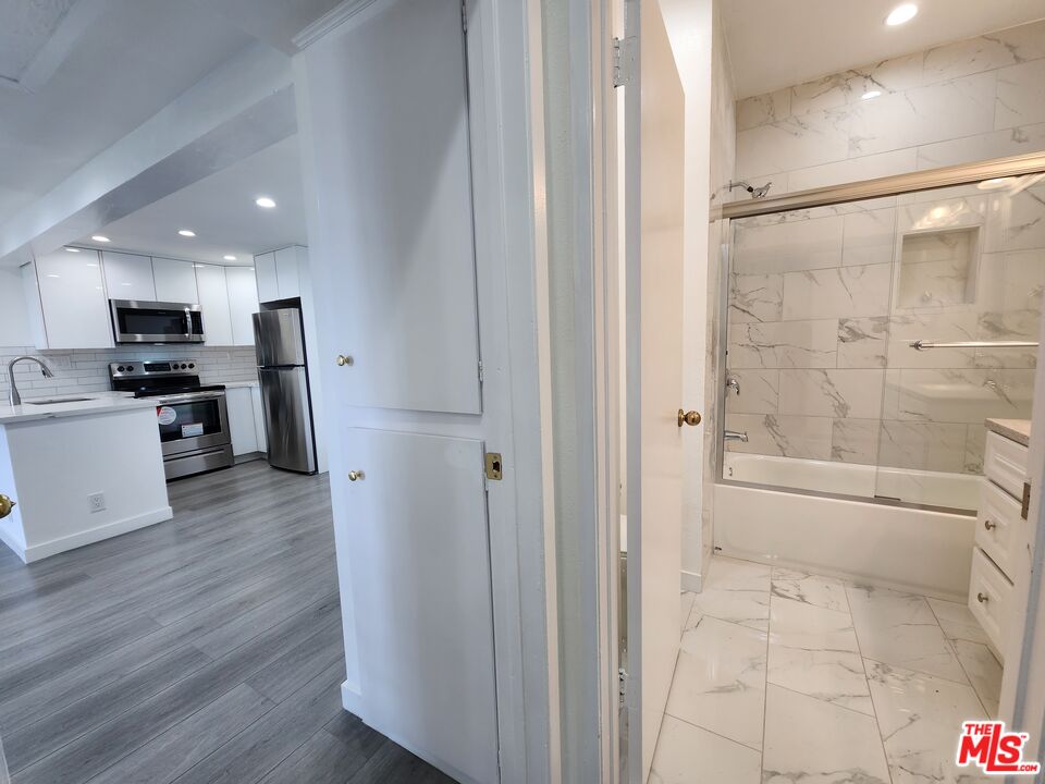 Los Angeles Condo: 1440 Veteran Avenue