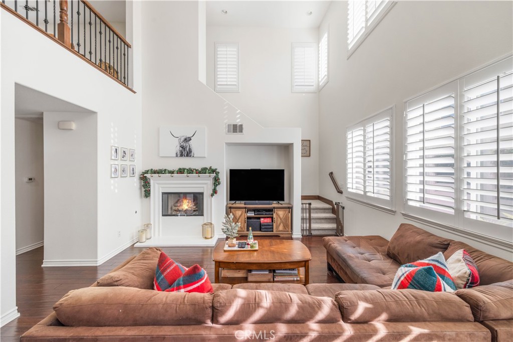 Orange Condo: 236 West Weeping Willow Avenue