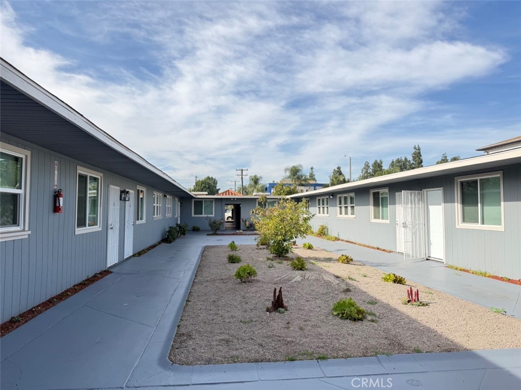 Downey Condo: 10538 Paramount Boulevard