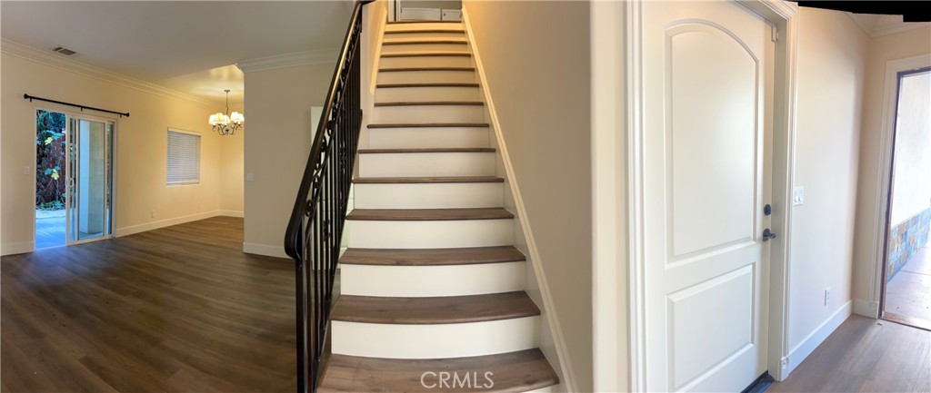 Hawthorne Condo: 13768 Cordary Avenue