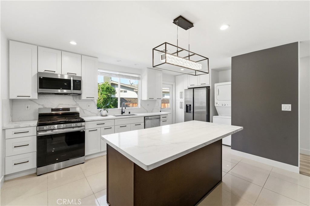 West Hills Condo: 7839 Lena Avenue