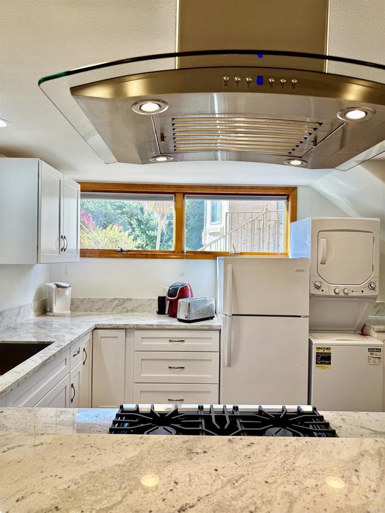 Vista Condo: 2538 1/2 Foothill Drive