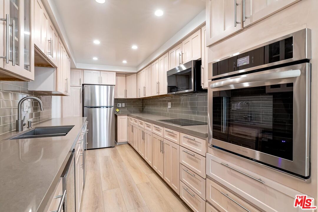 Los Angeles Condo: 1710 Malcolm Avenue