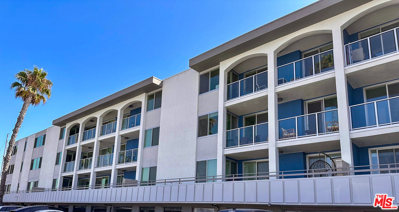 Marina del Rey Condo: 13900 Panay Way