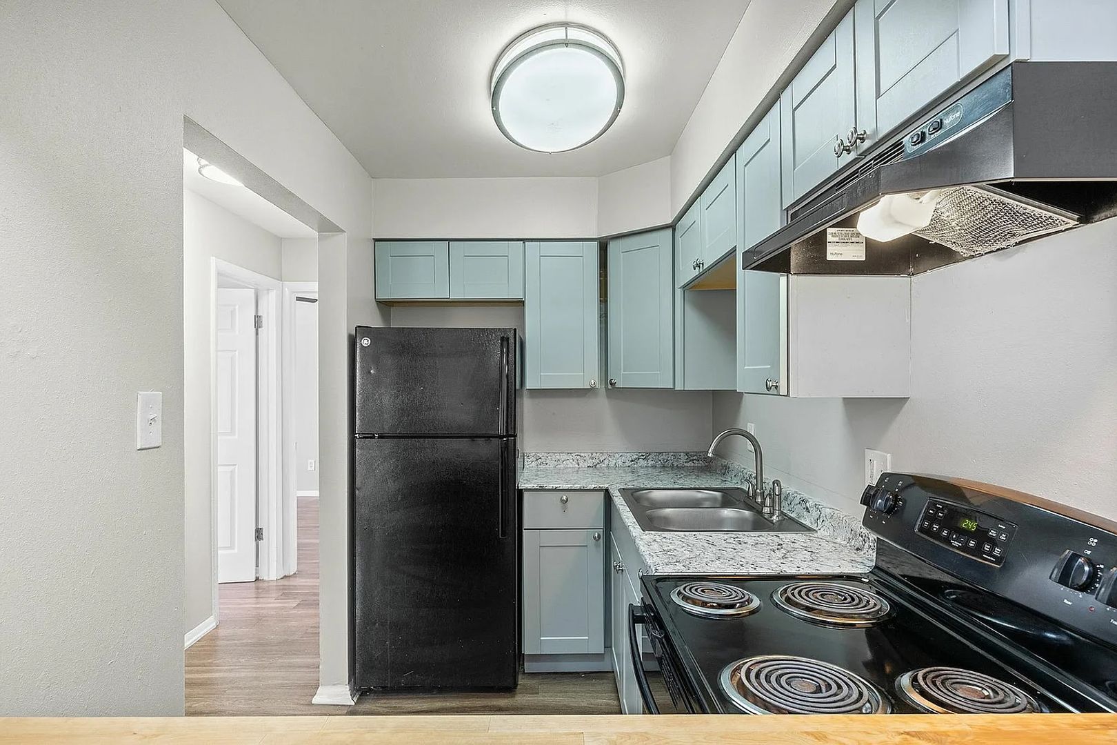 Lakewood Apartment: 9885 W 21st Ave