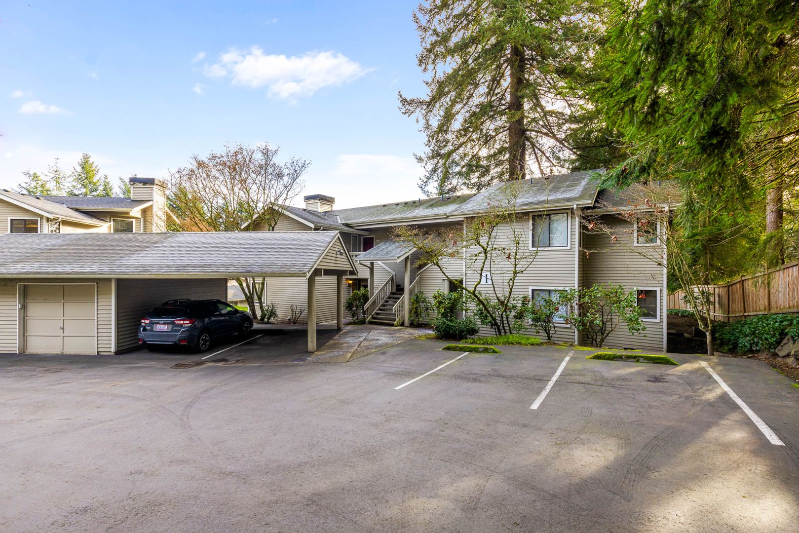 Redmond Condo: 9009 Avondale Road NE