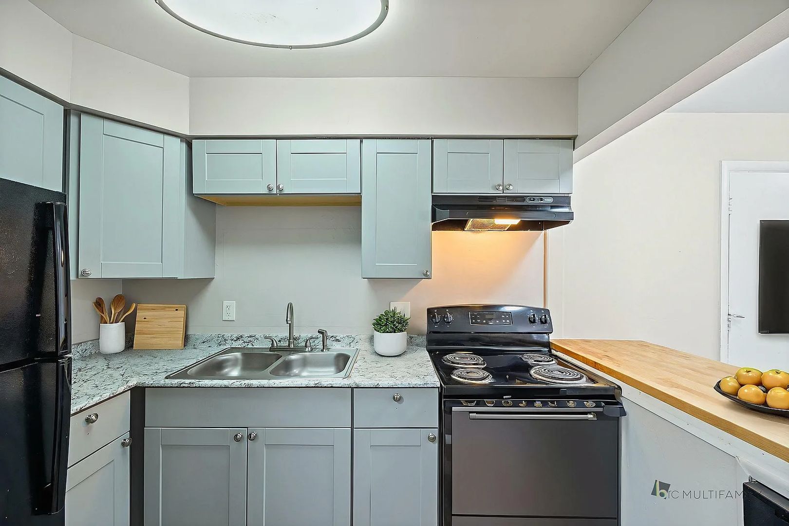 Lakewood Apartment: 9885 W 21st Ave