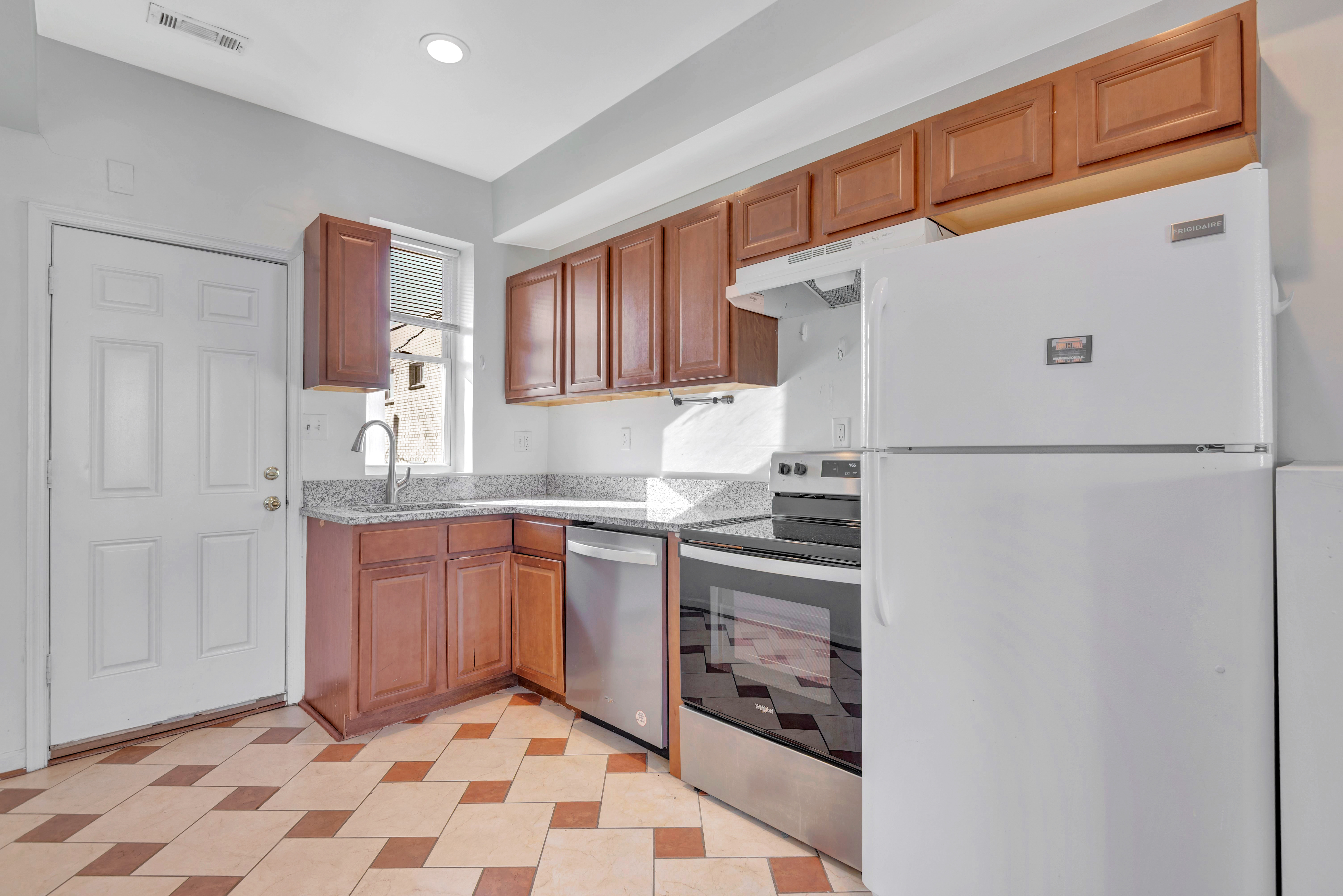 Washington Condo: 806 Kennedy St NW
