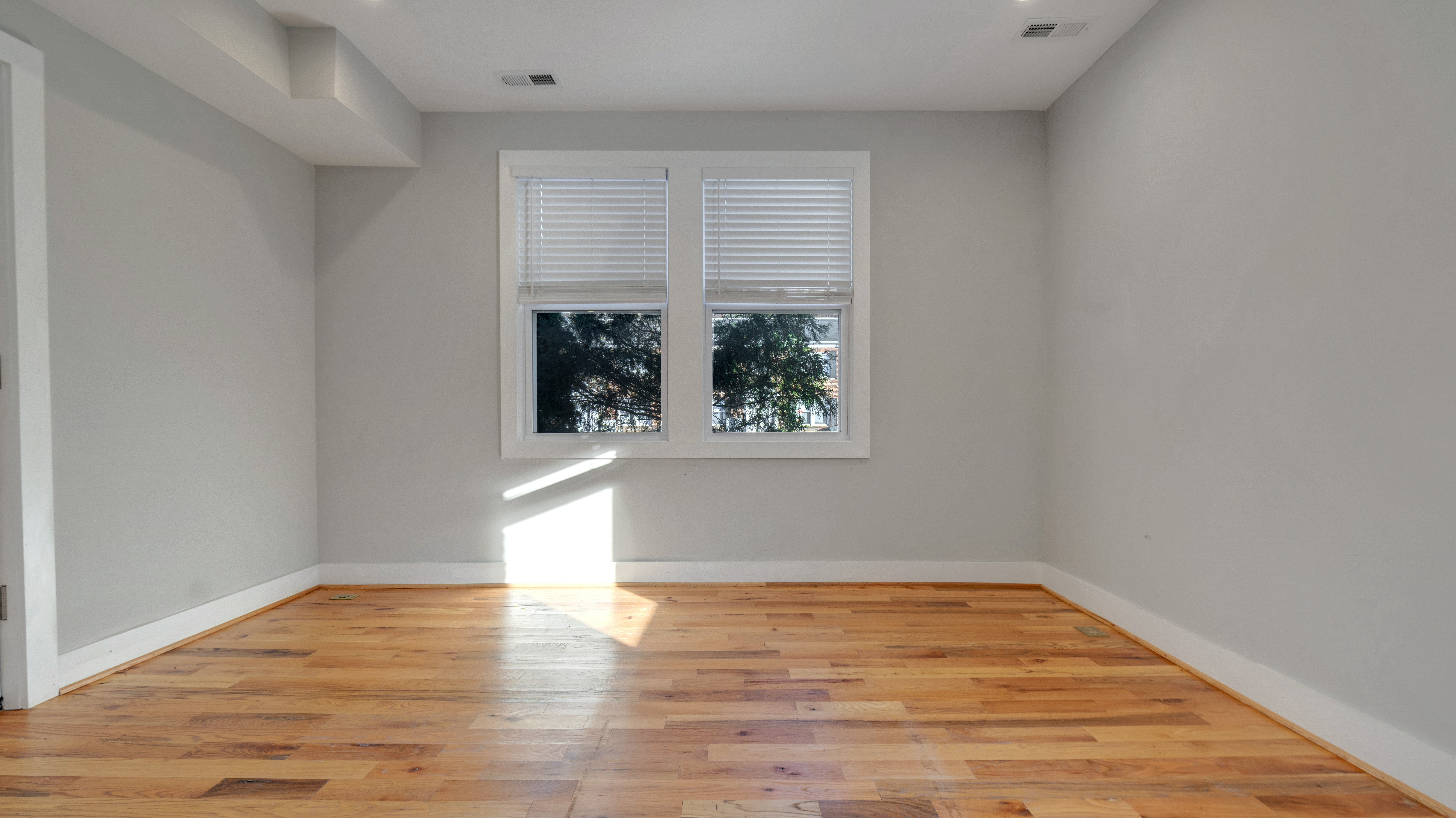 Washington Condo: 1911 M St NE