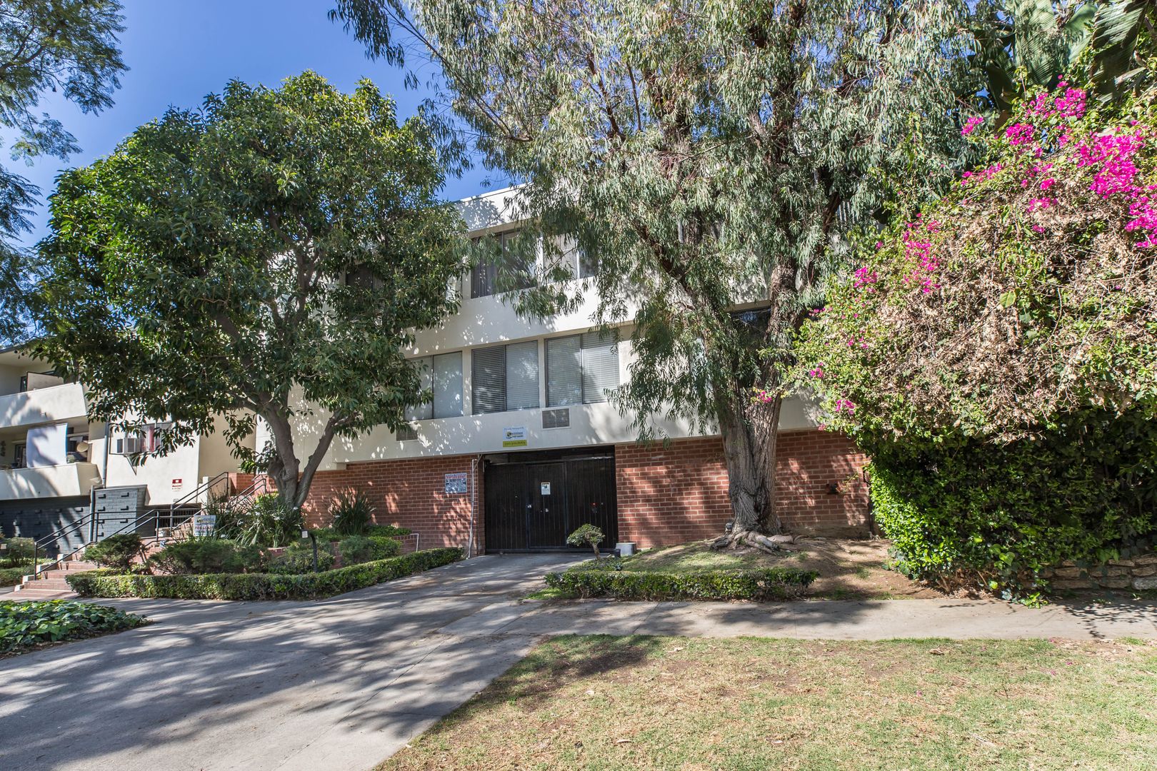 West Hollywood Condo: 8207 De Longpre Ave.