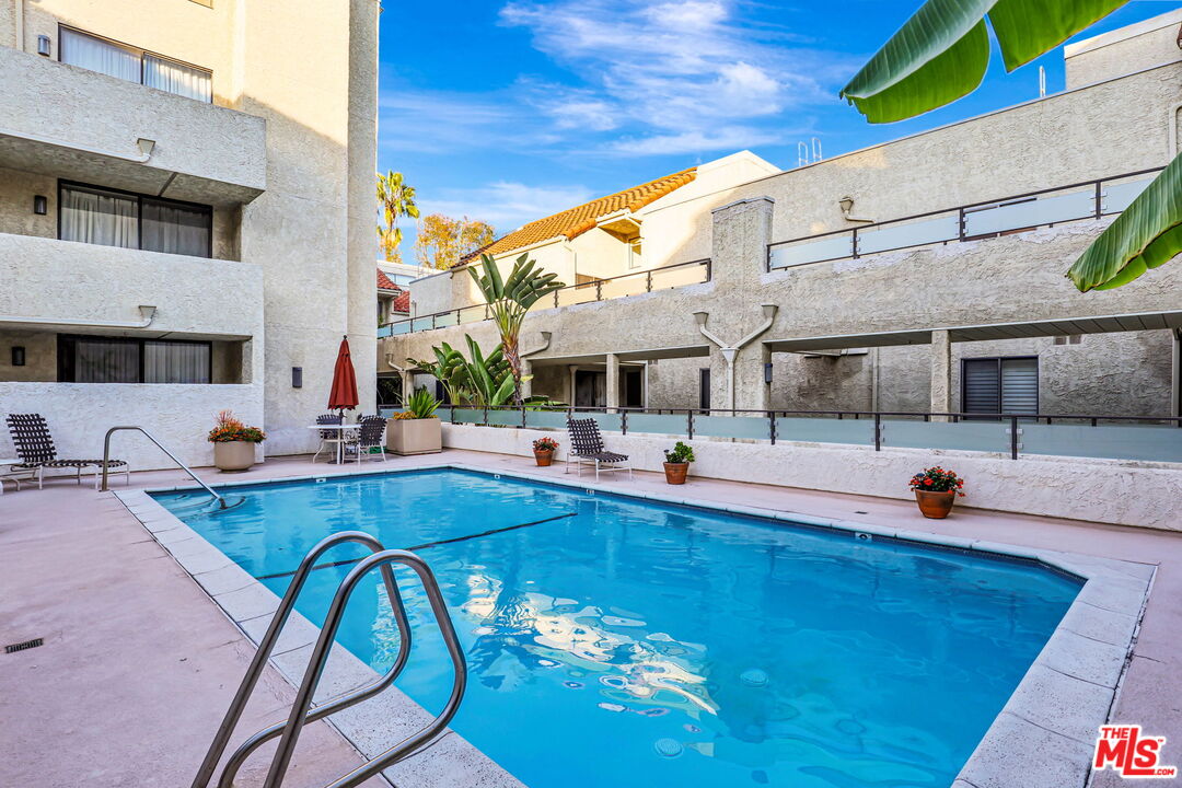 Los Angeles Condo: 1900 Vine Street