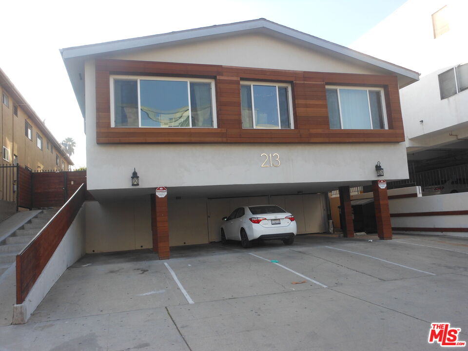 Los Angeles Condo: 213 South Alexandria Avenue