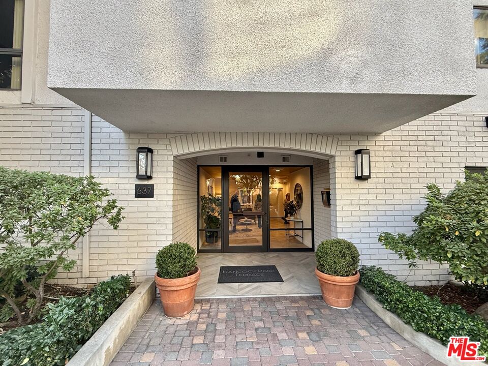 Los Angeles Condo: 637 Wilcox Avenue