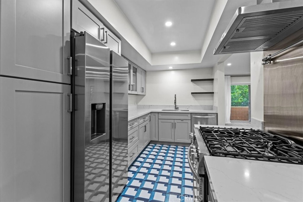 Los Angeles Condo: 6752 Hillpark Drive