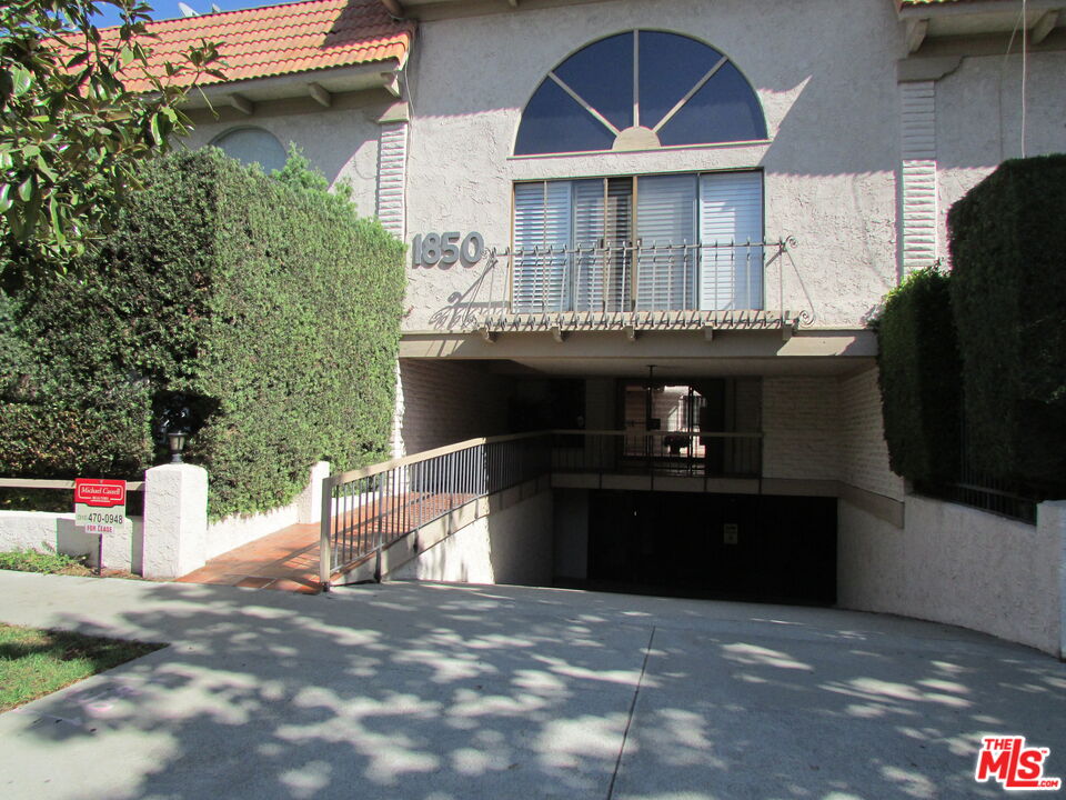 Los Angeles Condo: 1850 Midvale Avenue