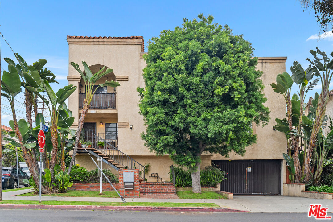 Los Angeles Condo: 1802 Purdue Avenue