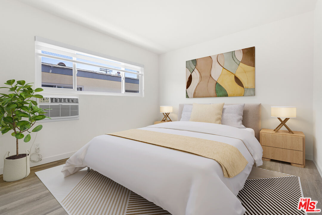 Los Angeles Condo: 1433 Brockton Avenue