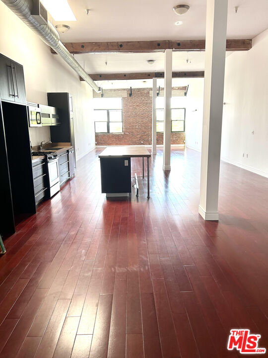 Los Angeles Condo: 652 Mateo Street