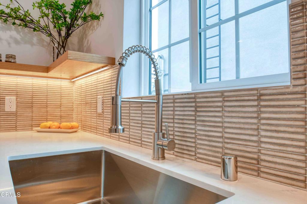 Los Angeles Condo: 2325 Langdale Avenue