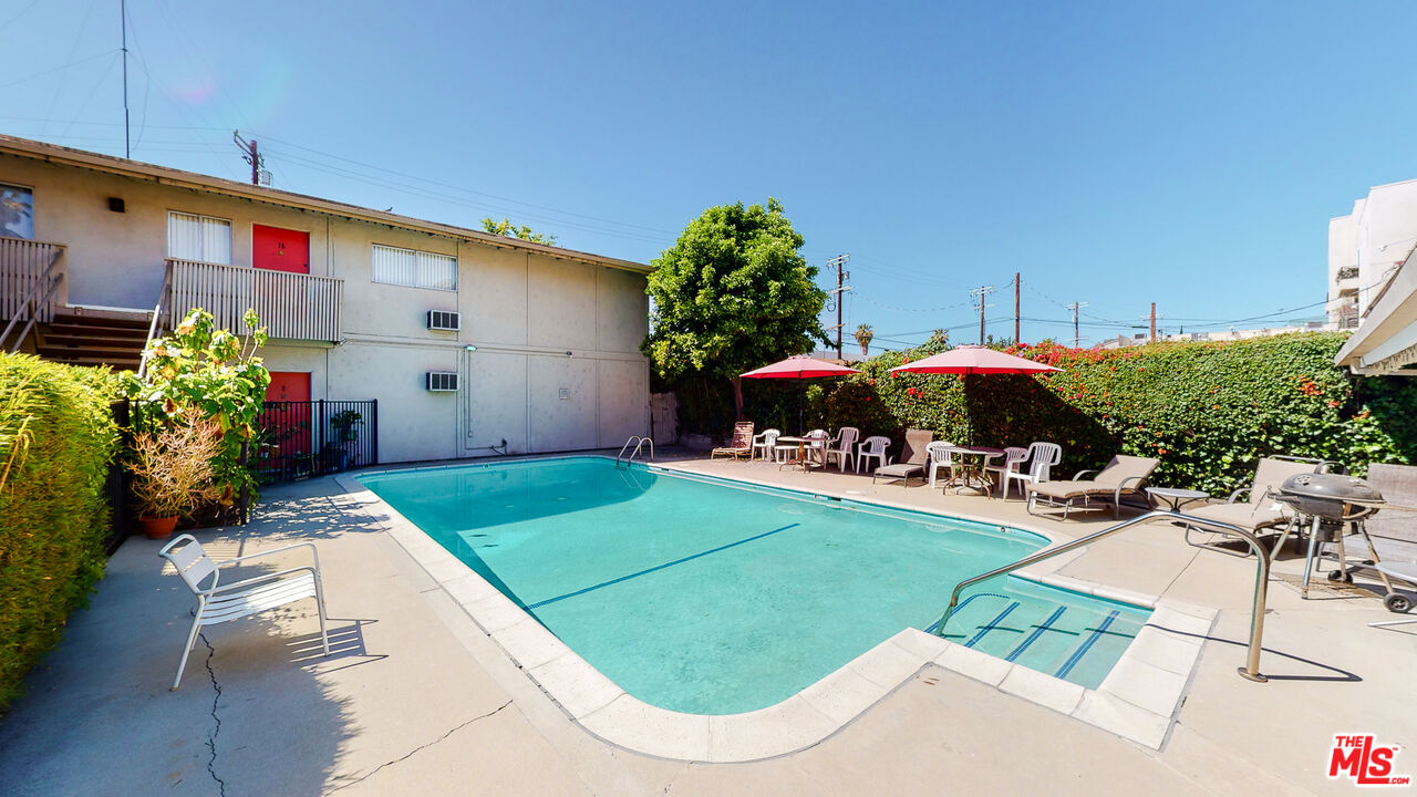 Studio City Condo: 12958 Valleyheart Drive