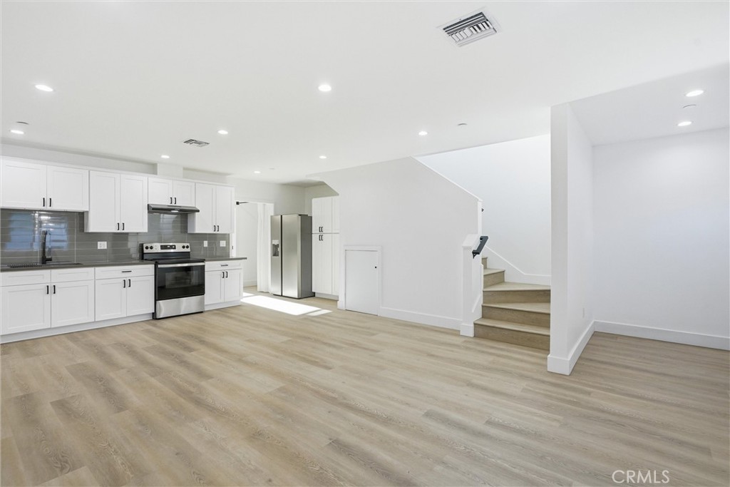 Sylmar Condo: 14016 Hubbard Street